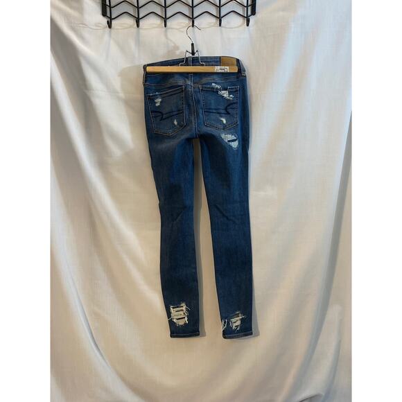 American Eagle next level stretch size 2 jeggin crop distressed medium blue wash - Picture 6 of 15
